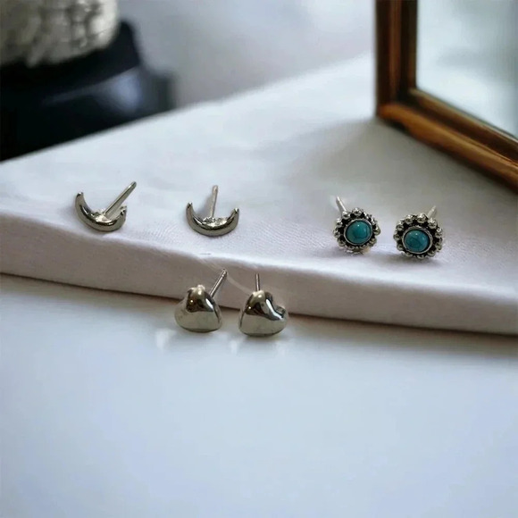 Mini Silver Moon & Heart & Turquoise Stone Circle Stud Earrings - Picture 7 of 9
